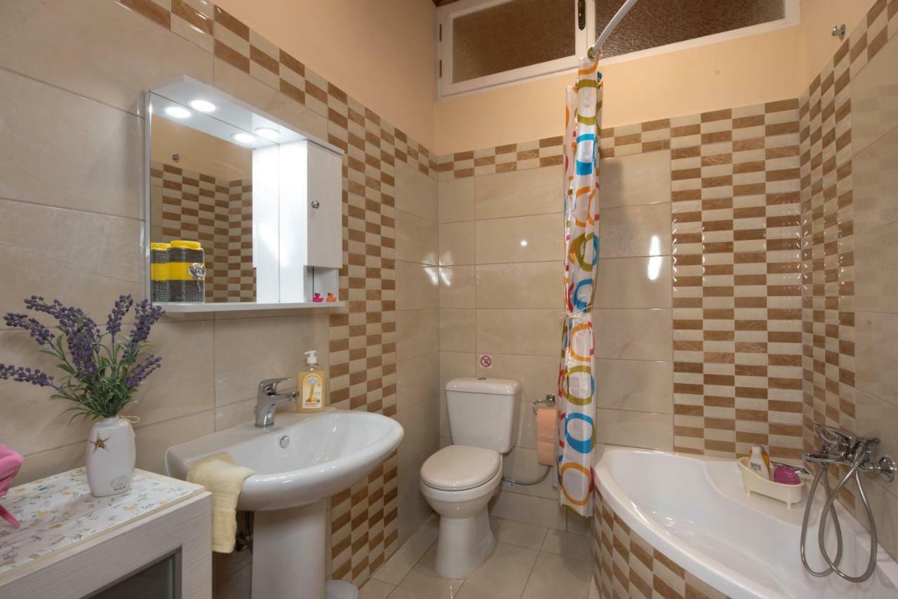Family Holiday Apartment With Garden & Bbq Velonádes Exterior foto