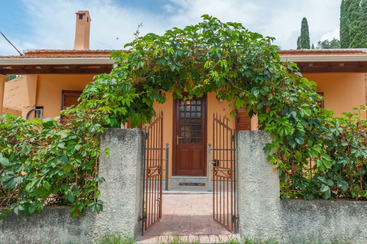 Family Holiday Apartment With Garden & Bbq Velonádes Exterior foto