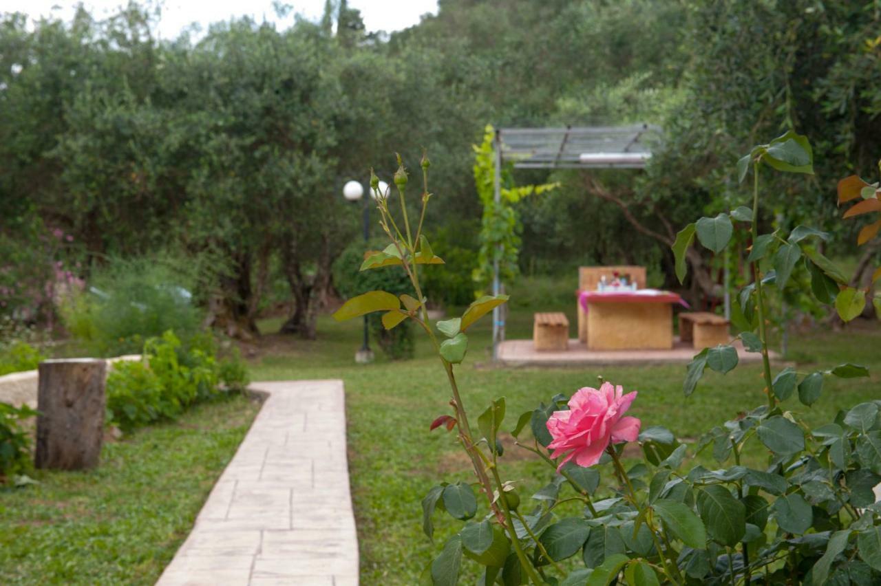 Family Holiday Apartment With Garden & Bbq Velonádes Exterior foto